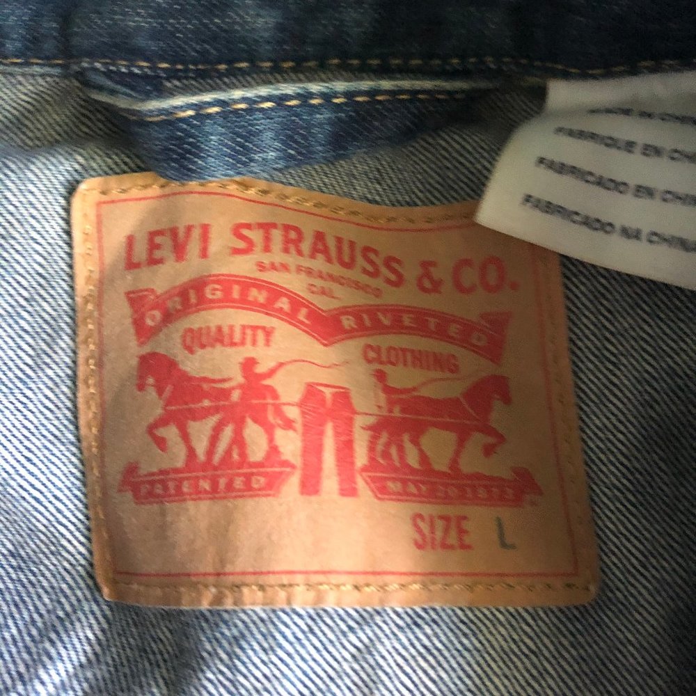 Oversized Levi's Denim Jacket - Picture 2 of 3